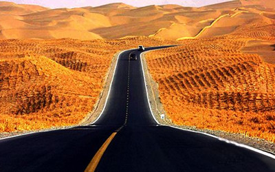 Road in Taklimkan Desert1.jpg